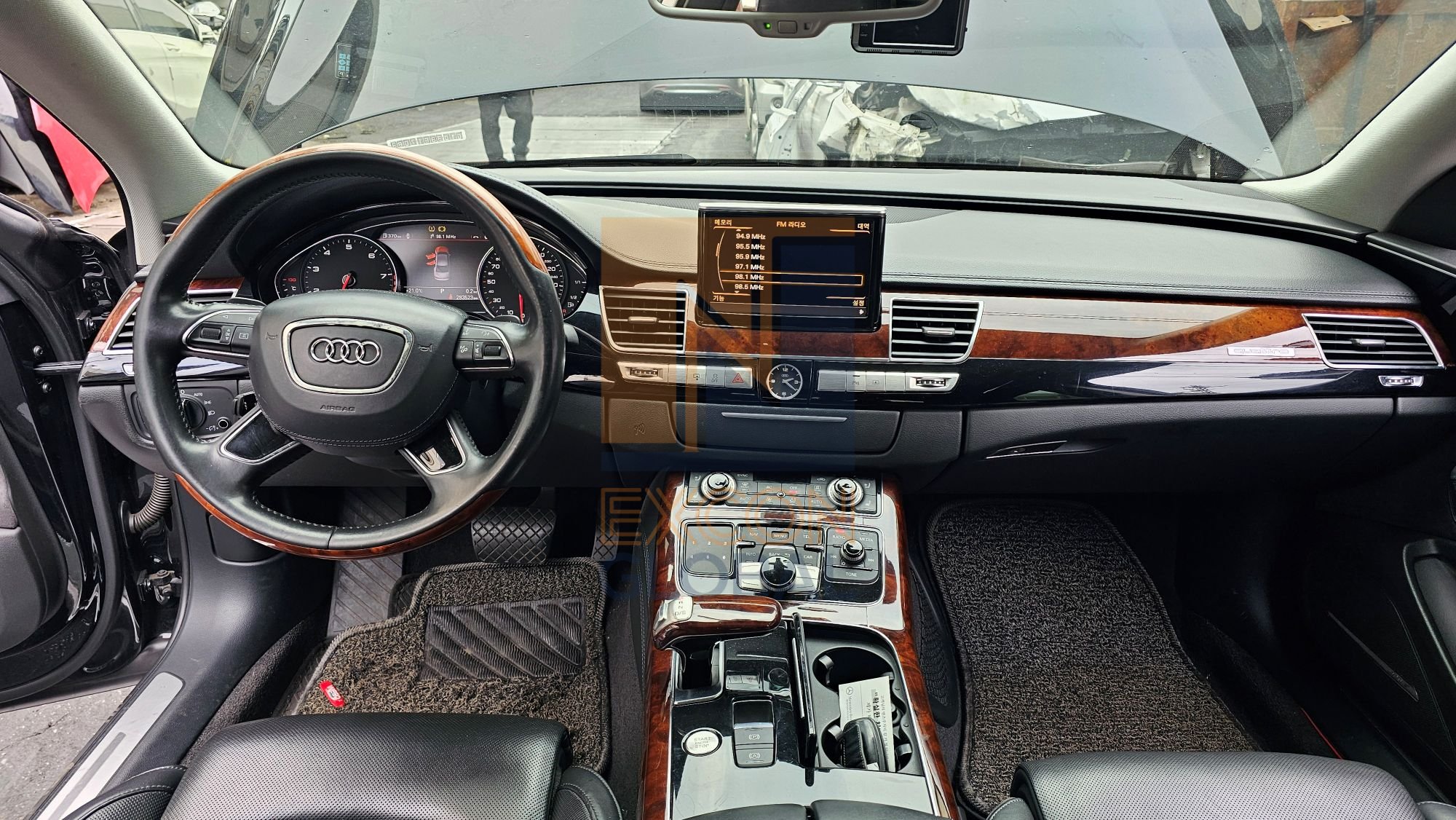 2011 AUDI AG A8