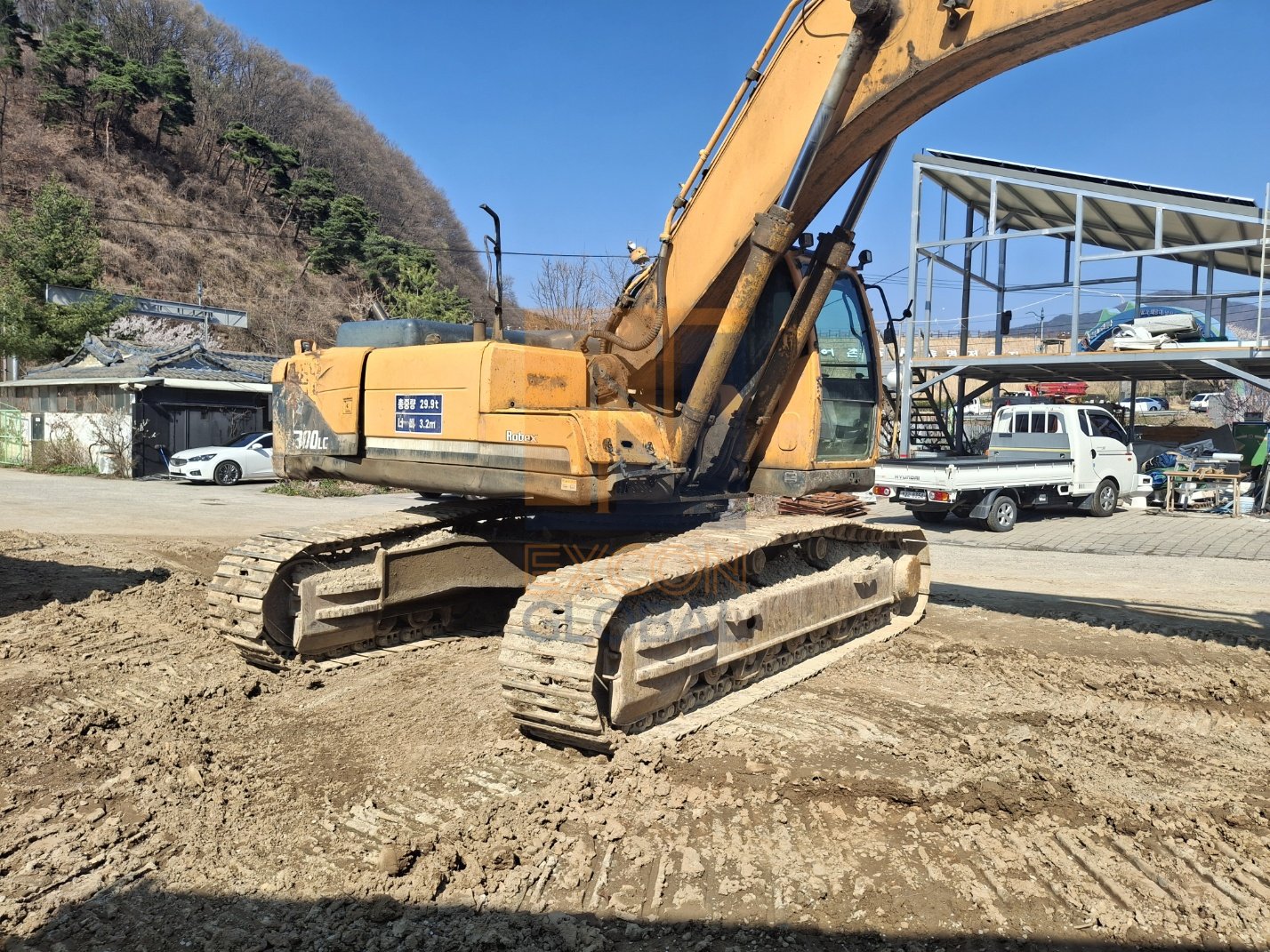 2010 HYUNDAI R300