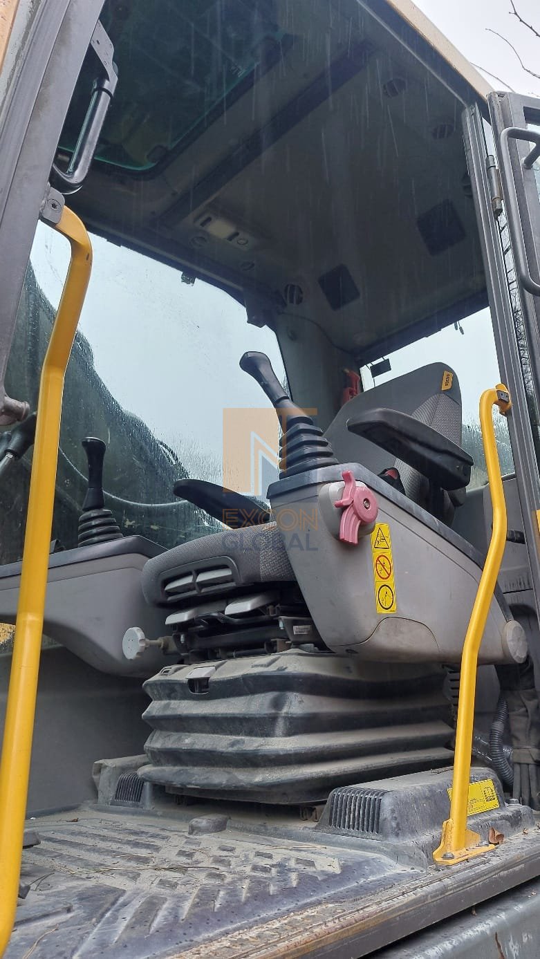 2012 VOLVO EC300D