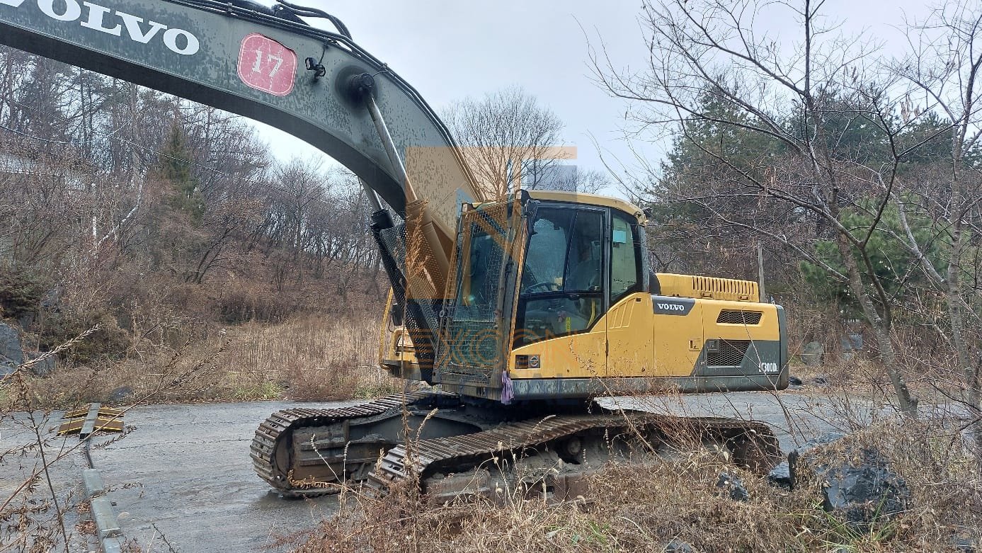 2012 VOLVO EC300D