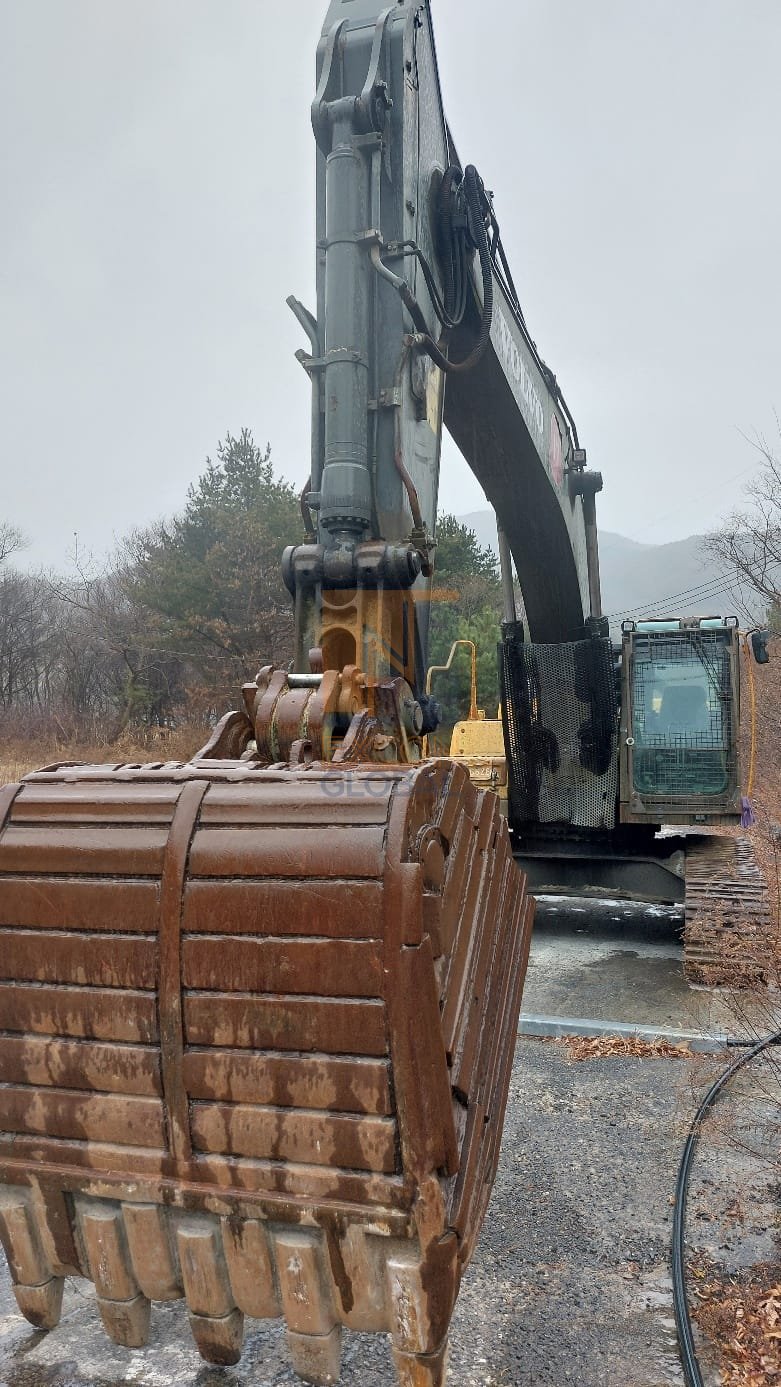2012 VOLVO EC300D