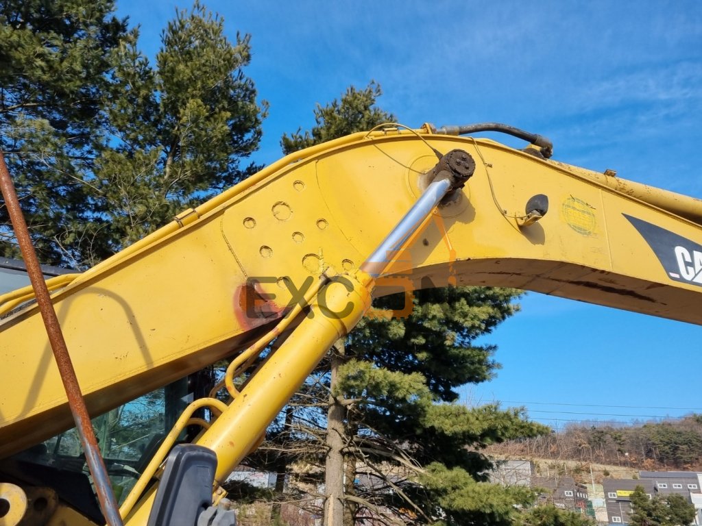2005 CATERPILLAR 330C