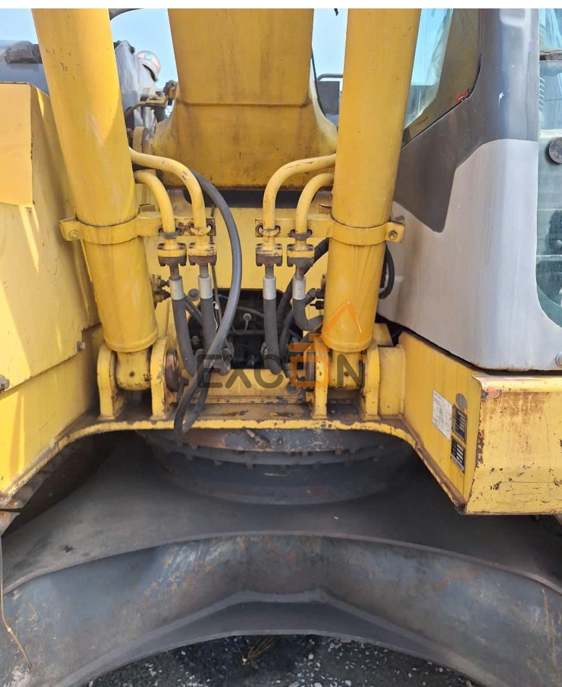 KOMATSU PC228US-3