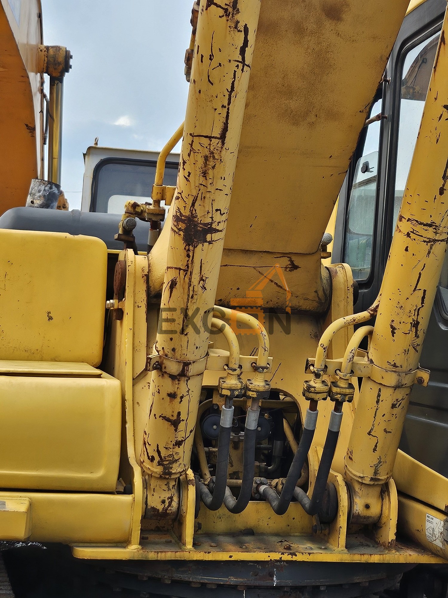 KOMATSU PC200-6E